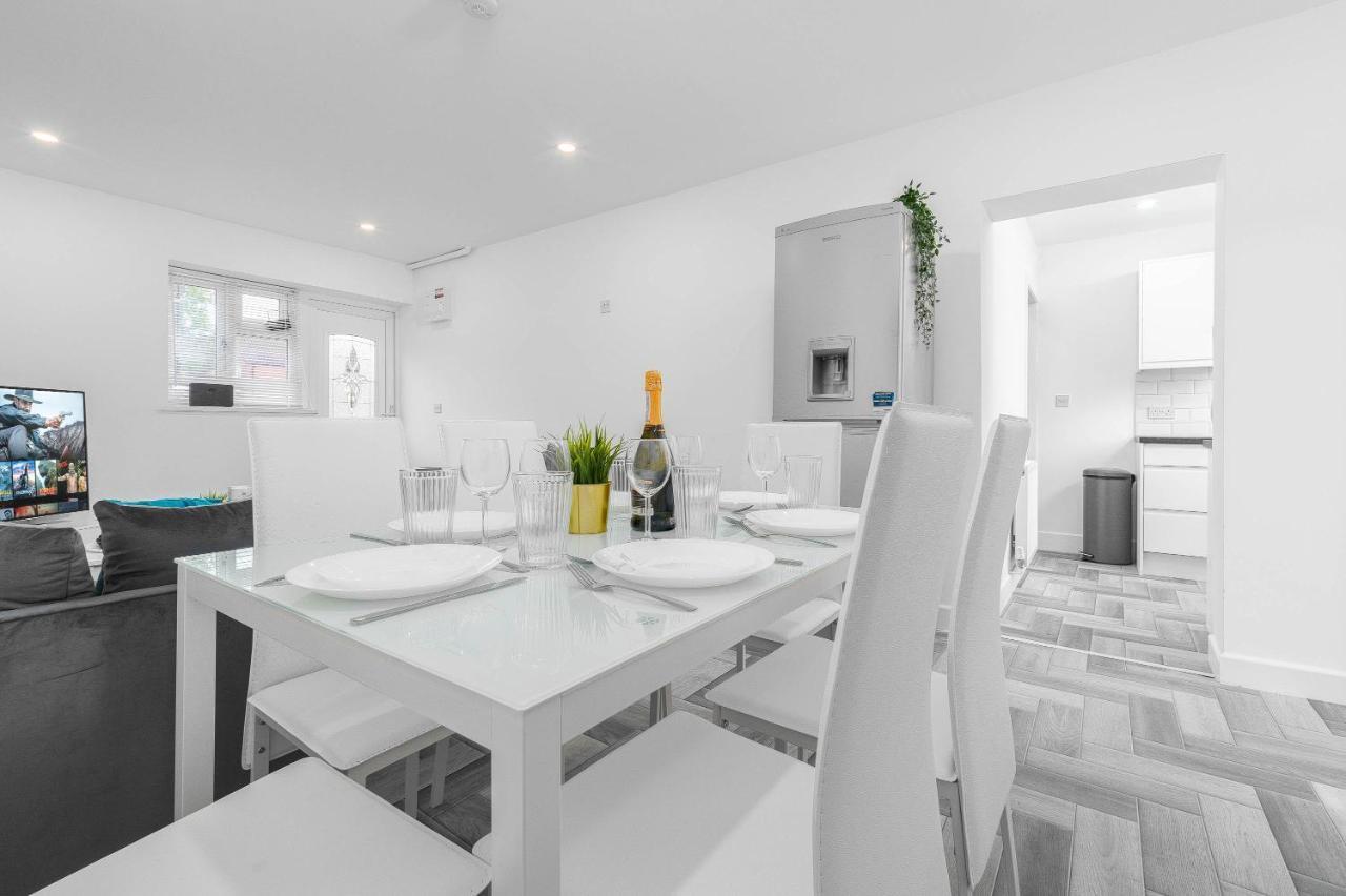 5 Bedroom House - 10 Guests - Multiple Off Street Parking - Garden - Smart Tv - Wifi - Contractors - Families - Groups Birmingham Kültér fotó