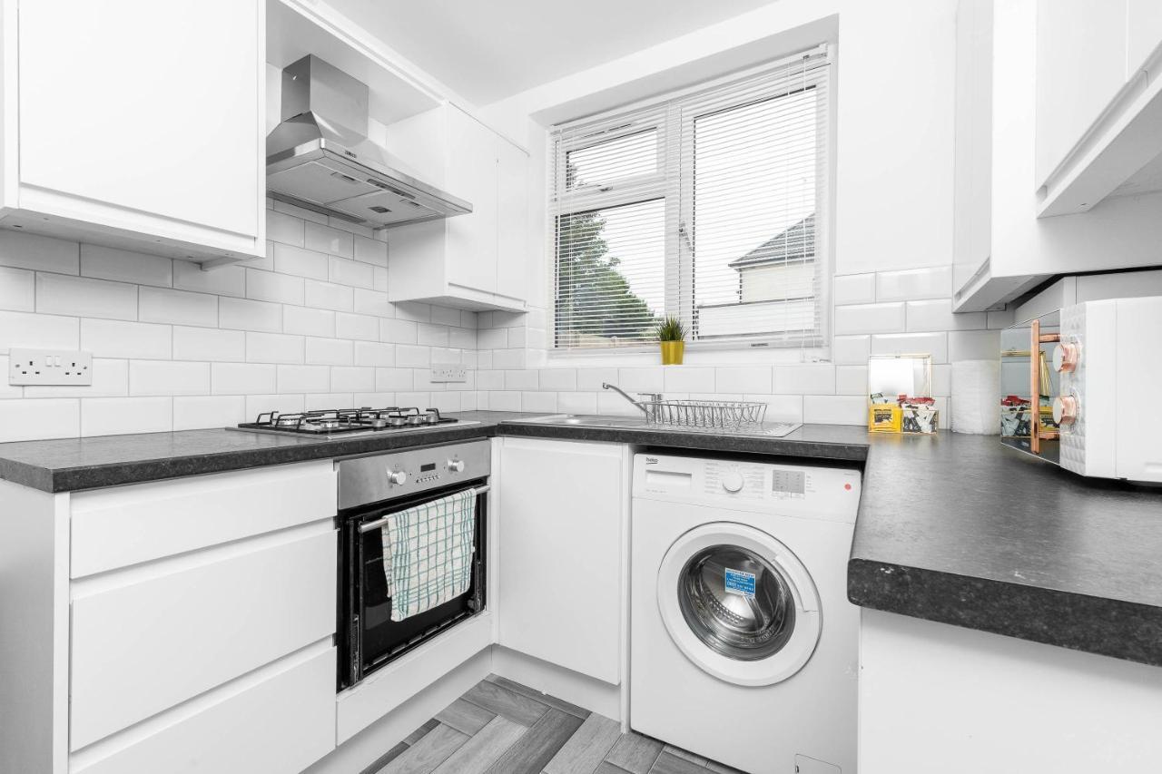 5 Bedroom House - 10 Guests - Multiple Off Street Parking - Garden - Smart Tv - Wifi - Contractors - Families - Groups Birmingham Kültér fotó