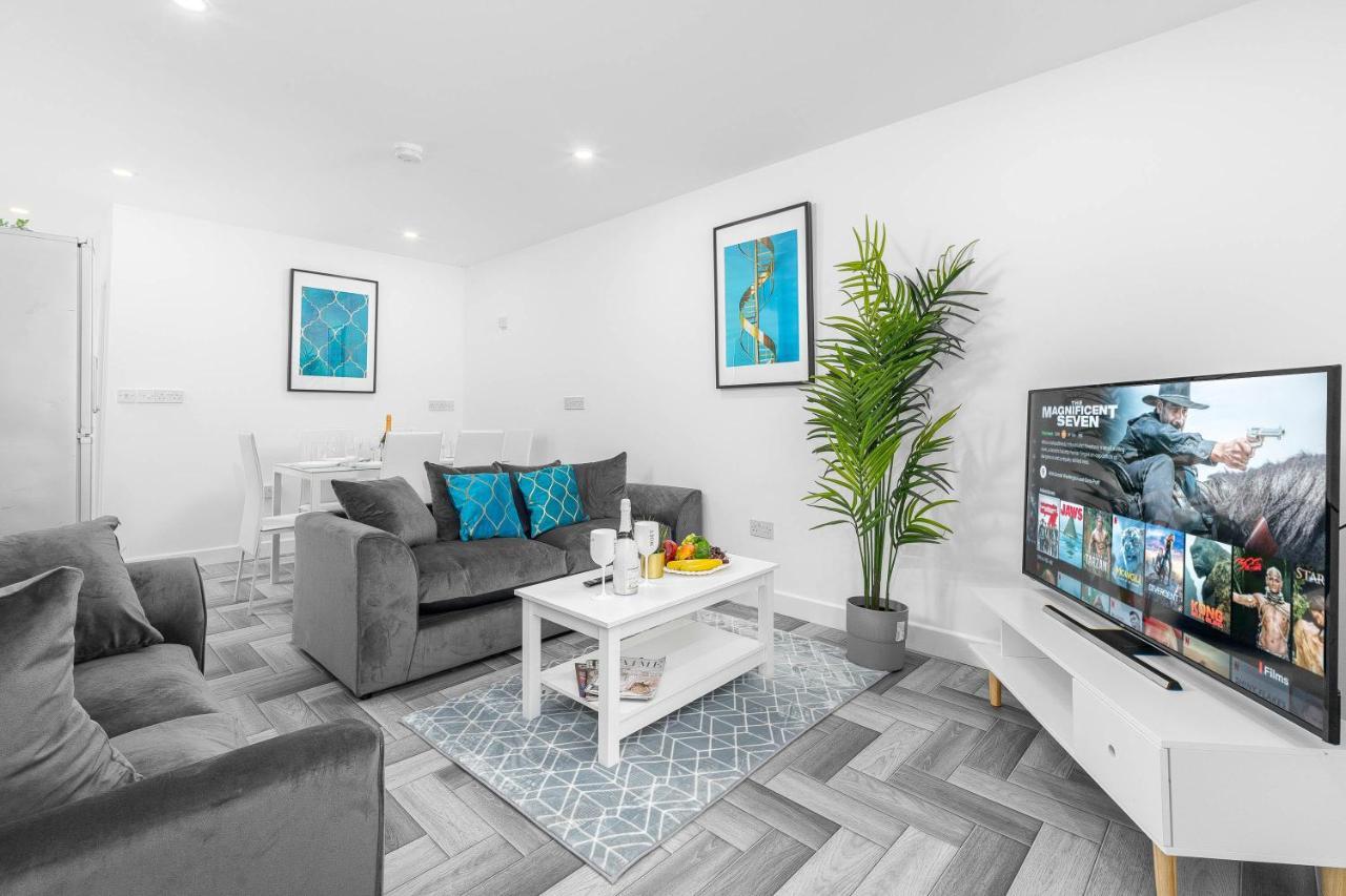 5 Bedroom House - 10 Guests - Multiple Off Street Parking - Garden - Smart Tv - Wifi - Contractors - Families - Groups Birmingham Kültér fotó