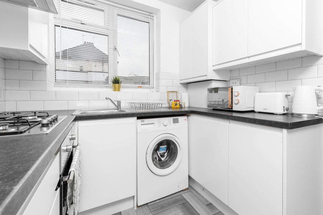 5 Bedroom House - 10 Guests - Multiple Off Street Parking - Garden - Smart Tv - Wifi - Contractors - Families - Groups Birmingham Kültér fotó