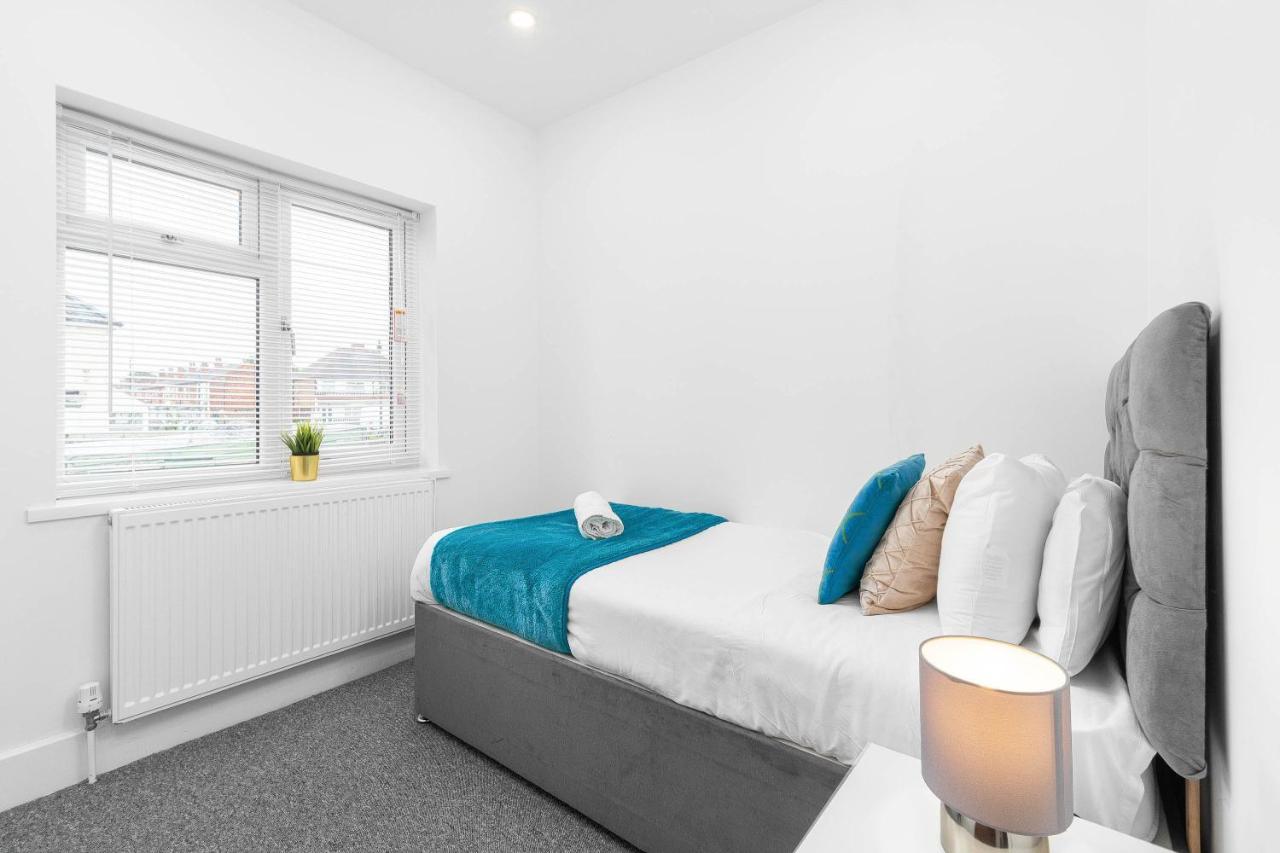 5 Bedroom House - 10 Guests - Multiple Off Street Parking - Garden - Smart Tv - Wifi - Contractors - Families - Groups Birmingham Kültér fotó