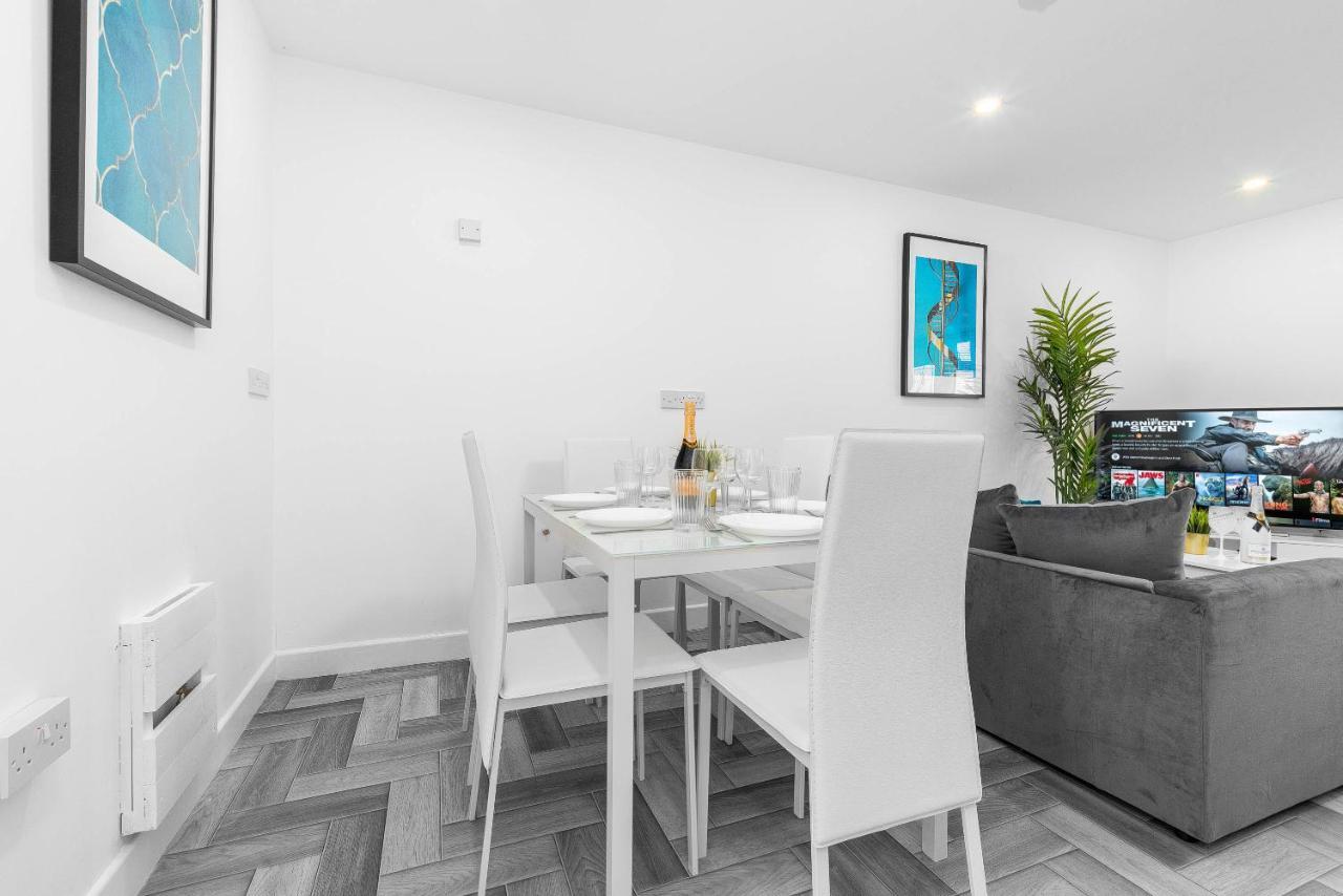 5 Bedroom House - 10 Guests - Multiple Off Street Parking - Garden - Smart Tv - Wifi - Contractors - Families - Groups Birmingham Kültér fotó